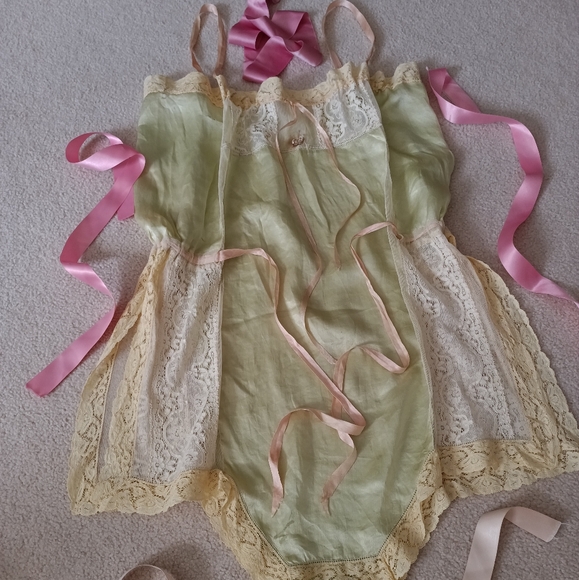 ANTIQUE 1920S ART DECO SILK STEP IN TEDDY WITH LACE! - Picture 2 of 16